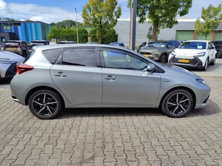 Toyota Auris 1.8 Hybrid DYNAMIC ULTIMATE / 8
