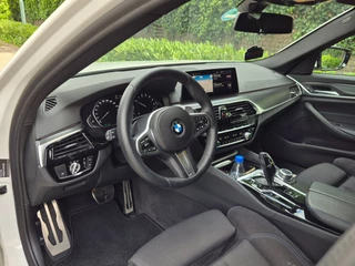 BMW 5-serie Touring 530e M Sport LED CarPlay Elek. Stoelen 100% dealer onderhouden 530e Business Edition Plus / 32