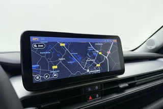 Jeep Avenger 1.2 e-Hybrid 110pk Automaat Summit | Navigatie | Achteruitrijcamera | Adapt. Cruise control | Climate control | Elektrische achterklep | Keyless | 18" Lichtmetalen velgen | 8 jaar garantie / 25