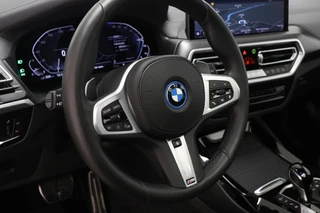 BMW X3 xDrive30e M-Sport High Executive | PANORAMADAK | SFEERVERLICHTING | 360 CAMERA | 20" / 31