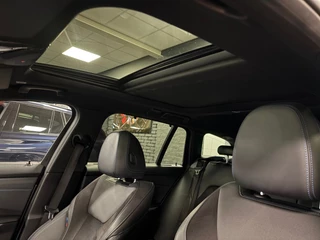 BMW 3-serie Touring 330e xDrive M-pakket facelift / Panorama-dak / head-up / 360 camera / Harman-Kardon / 20