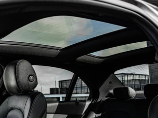Mercedes-Benz C-klasse 180 AMG Night Edition | Panoramadak | Burmester | Memory | 360 Camera | Leder | LED | Sfeerverlichting | Stoelverwarming | 19" / 13