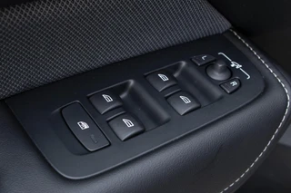 Volvo XC60 2.0 T6 PHEV Long range AWD R-Design|360 Camera|Trekhaak|Harmann|HUD|Stoel+Stuurverwarming| / 31