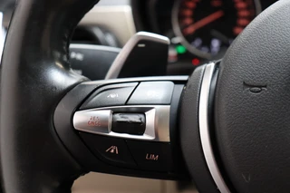 BMW X1 xDrive25i High Executive xLine Automaat  / Navigatiesysteem Plus / Driving Assistant Plus / Trekhaak / Panoramadak / Park Assistant / Leder / Park Assistant / AWD / 18 Inch / Head-Up Display / Stoelverwarming / Hifi / Parkeersensoren / Climate Control / LED / 40