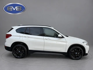 BMW X1 SDrive18i Executive achteruitrijcamera, extra getint glas, electr bedienbare achterklep, parelmoer wit / 22