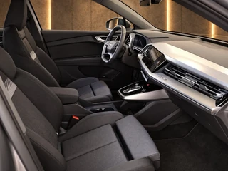 Audi Q4 e-tron Binnenkort beschikbaar! Q4 S edition S-line 45 electric 82kWh 285pk Matrix led / 10