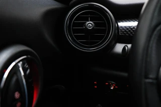 MINI 5-Deurs 2.0 Cooper S Chili Serious Business | PANORAMADAK | HEAD UP | LEDER | STOELVERWARMING | CLIMA / 30