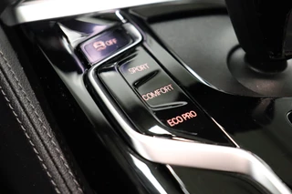 BMW 5 Serie Touring 520i High Executive M Sport Pakket Automaat  / Trekhaak / Navigatie Professional / Achteruitrijcamera / Comfortstoelen / DAB / Apple Carplay / Stoelverwarming / Adaptief Onderstel / Cruise Control / LED / 28