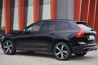 Volvo XC60 T6 Recharge AWD Plus Dark | Longe Range | Stoelverwarming | Parkeercamera | Panoramadak | Pilot Assist  | Leder | Keyless / 4