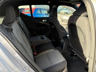 Volvo XC40 1.5 T4 Plug-in hybrid Plus Dark / Panorama-dak / Harman-Kardon / camera / stuur en stoel verwarming / 20