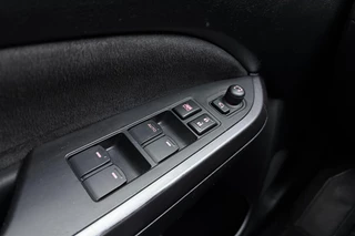 Suzuki Vitara 1.4 Boosterjet Style Smart Hybrid 129pk | Panoramadak | Trekhaak | Climate Control | Cruise Control Adaptief | Camera | Stoelverwarming | Navigatie | Parkeersensoren / 29