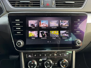 Škoda Superb Combi 1.4 TSI iV AUTOMAAT * Navigatiesysteem * ParkeerCamera * Elek. achterklep * / 27