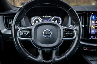 Volvo XC60 2.0 Recharge T8 AWD R-Design  Crystal Parelmoer Harman Kardon Memory Camera / 10