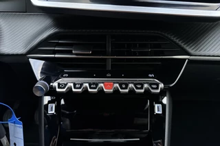 Peugeot 2008 1.2 Turbo 100 Allure | Adaptive Cruise Control | Draadloos Apple Carplay & Android Auto | Parkeersensoren voor & achter | 17'' Lichtmetalen velgen | Full LED / 26