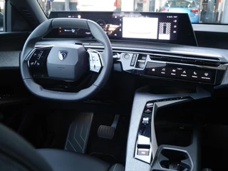 Peugeot 3008 1.6 plug-in Hybrid 195 Allure | Afneembare trekhaak | 1550KG Trekgewicht | Navigatie | Stoelverwarming | Camera achter | Full LED / 10