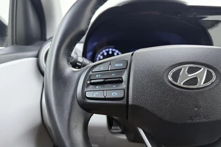 Hyundai i10 1.0 Premium | Camera | Parkeersensoren | Climate control | Weinig kilometers | Cruise control | DAB Radio / 19