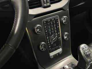 Volvo V40 1.6 T3 Summum  PANO LEER CAMERA NAVIGATIE ECC CRUISE LM. / 44