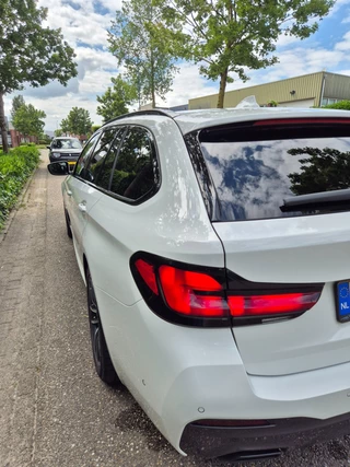 BMW 5-serie Touring 530e M Sport LED CarPlay Elek. Stoelen 100% dealer onderhouden 530e Business Edition Plus / 47