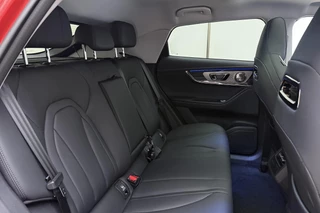 Omoda 5 EV Premium 61 kWh | Camera's rondom | Schuif/kantel dak | LED verlichting | Lederen bekleding | Stoelverwarming/ventilatie | Sfeerverlichting | Drive assist / 18