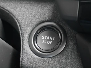 Opel Grandland Electric Business Edition 73 kWh | Elektrisch verstelb. bestuurdersstoel met geheugen | Elektrisch glazen panorama-dak | Voorstoel(en) met massagefunctie | Achterbank verwarmd | Warmtepomp | 20 inch Lichtmetalen velgen Diamond Cut / 24