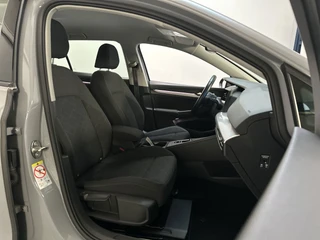 Volkswagen Golf Variant 1.0 eTSI DSG Life Sfeerverlichting Navigatie Parkeersensoren Camera / 8