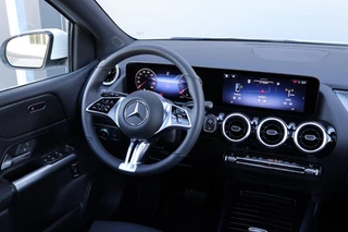Mercedes-Benz B-Class 200 Luxury Line Panoramadak / Stuurwielverwarming / Stoelverwarming / 8