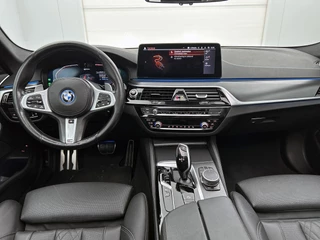 BMW 5-serie 545e xDrive High Executive M Sport | Dakraam | Camera | Autopilot | Stoel-/Stuurverwarming | CarPlay / 5