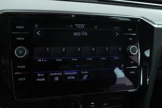 Volkswagen Passat Variant 1.6 TDI Comfort Business  Automaat, Navigatie, Apple carplay, Climate, / 24