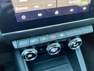 Renault Captur 1.3 TCe 160 EDC R.S. Line  | Automaat | All Seasons | Navigatie | Groot Scherm | Achteruitrijcamera + Parkeersensoren | Draadloze Telefoonlader | Climate Control | Luxe Pook | Apple CarPlay/Android Auto / 31