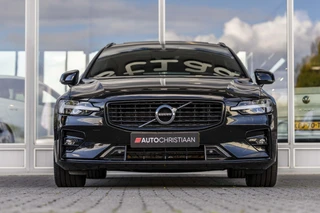 Volvo V60 2.0 B4 Momentum Business  | Pano | Harman Kardon | / 4