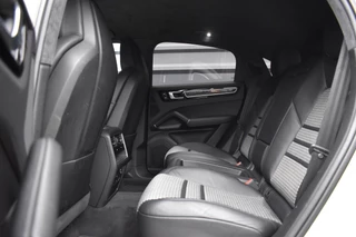 Porsche Cayenne Coupé 3.0 E-Hybrid Lightweight  | ACC | 22'' GT Design | Matrix PDLS+ | Carbon Dak | Luchtvering | 360 Camera | / 26