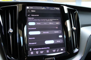 Volvo XC60 2.0 T6 Plug-in hybrid AWD Plus Black Edition  | Panoramadak | H/K | Camera | Leder / 45