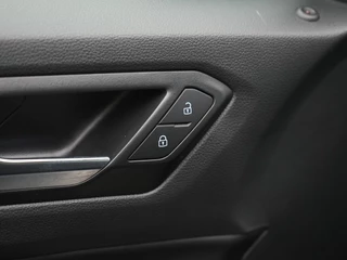 Volkswagen T-Roc 1.5 TSI R-Line Camera | Private lease 584 pm / 37