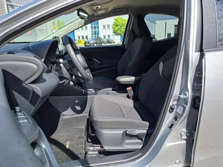 Toyota Yaris 1.5 Hybrid 115 DYNAMIC STOEL/STUURVERW BLIND SPOT PARK-SENSOREN NAVI 16'' LM-VELGEN KEYLESS CAMERA APPLE/ANDROID AD-CRUISE CLIMA LED / 9