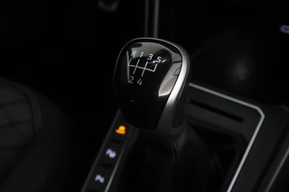 Volkswagen Polo 1.0 TSI 95pk 2x R-Line Climate Control ACC Camera Stoelverwarming Keyless Navigatie / 35