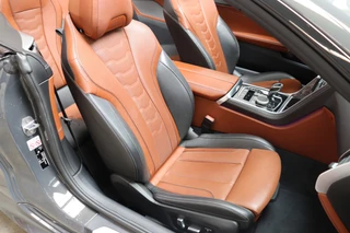 BMW 8 Serie M850i xDrive High Executive M Sport Pakket Automaat  / Live Cockpit Professional / Individual Leder Merino / Driving Assistant / Carbon Exterieur / Active Steering / Laserlight / M Sportremsysteem / Active Cruise Control met Stop en Go-functie / M Sportdifferentieel / Shadow Line / Achteruitrijcamera / Harman Kardon / 22