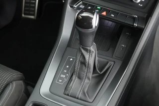 Audi Q3 45 TFSIe 245pk S edition Trekhaak Keyless Stoelverwarming Navigatie Adaptive Cruise S-Line / 36