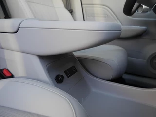 Leapmotor B10 Design Hybrid EV 18.8 kWh | Nu beschikbaar | Wltp 900km gecombineerd | Elektrisch 82km Wltp | Luxe uitvoering | Camera rondom | Stoel en stuurverwarming | Draadloze telefoonoplader | Keyless entry en start / 20