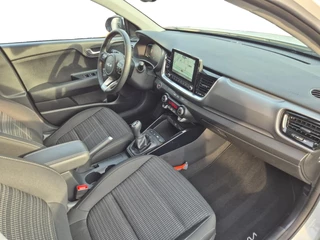 Kia Stonic 1.0 T-GDi MHEV DynamicPlusLine | Cruise Control | Climate Control | Stoelverwarming | Stuurverwarming | Navigatie | Camera | Privacy Glass | / 23