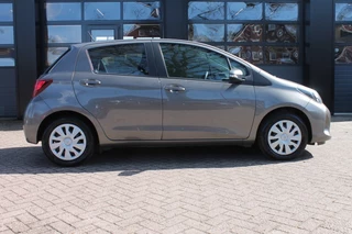 Toyota Yaris 1.3 VVT-I ASPIRATION Navigatie / Trekhaak / Cruise control / 10