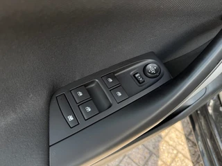 Opel Astra 1.2 Business Edition - NL Auto Cruise Airco Navi Bluetooth / 20