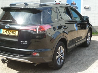 Toyota RAV4 2.5 Hybrid AWD Dynamic Camera|Elektr.Achterklep|Stoelverwarming|Trekhaak|Lane-Assist|1650KG Trekvermogen / 12