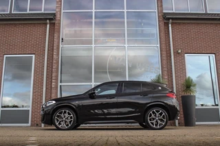BMW X2 sDrive20i High Executive Edition | M-sport | Driving Assistant Plus | Camera | Apple Carplay | File assistent | Active cruise control | Park Assistant | DAB | Sportstoelen | LED / 7