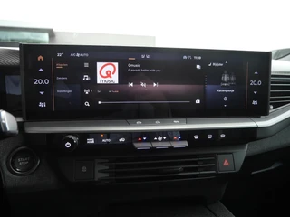 Opel Grandland Electric Business Edition 73 kWh | Elektrisch verstelb. bestuurdersstoel met geheugen | Elektrisch glazen panorama-dak | Voorstoel(en) met massagefunctie | Achterbank verwarmd | Warmtepomp | 20 inch Lichtmetalen velgen Diamond Cut / 34