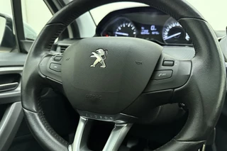 Peugeot 2008 1.2 PureTech Blue Lion 110pk | Navigatie | Panoramadak | Airco | Cruise Control | Parkeersensoren Achter | Bluetooth | Mistlampen / 20
