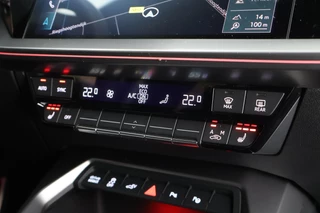 Audi A3 Sportback 45 TFSIe 245pk S edition Competition Camera Keyless HUD Stoelverwarming Adaptive Cruise Navigatie S-Line / 35