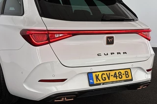 CUPRA Leon Sportstourer 1.4 e-Hybrid VZ 245 PK Achteruitrijcamera Apple CarPlay Stoel-Stuurverwarming / 23