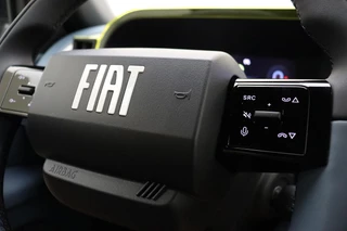 Fiat Grande Panda 1.2 Hybrid La Prima | €2.000,- demo voordeel! | Automaat | NIEUW MODEL |  Navigatie | Stoel & Stuurverwarming | Climate control | Camera | Hoge instap | Dakrails | Lichtmetalen velgen / 20