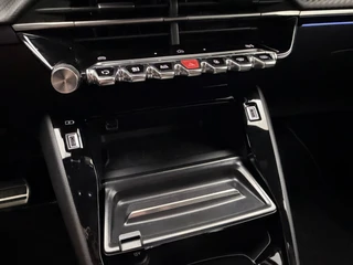 Peugeot e-208 EV GT 51 kWh 3-Fase SOH 96,5% Warmtepomp | 3D i-Cockpit | Carplay&Android | Camera | Full-Led / 21