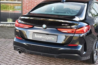BMW 2 Serie Gran Coupé 218i M-Sport  Shadowline Trekhaak 18inch Live-cockpit Sfeerverlichting / 55